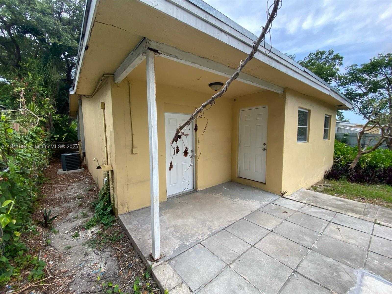 Small Image of 128 SOUTH WEST 7TH TER, Hallandale Beach Number 24