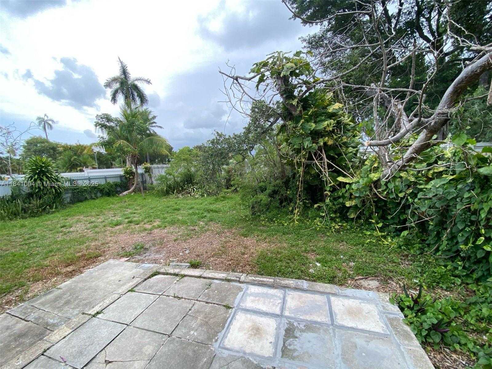 Small Image of 128 SOUTH WEST 7TH TER, Hallandale Beach Number 25