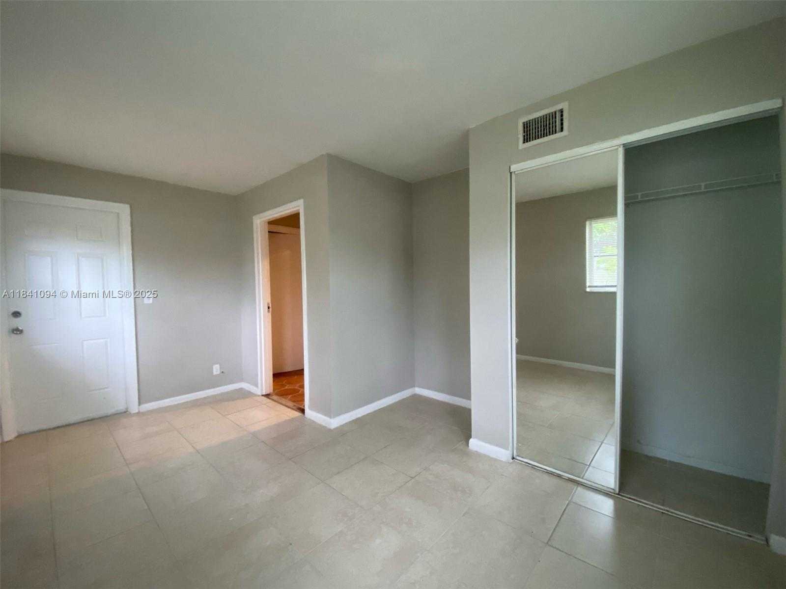 Small Image of 128 SOUTH WEST 7TH TER, Hallandale Beach Number 7