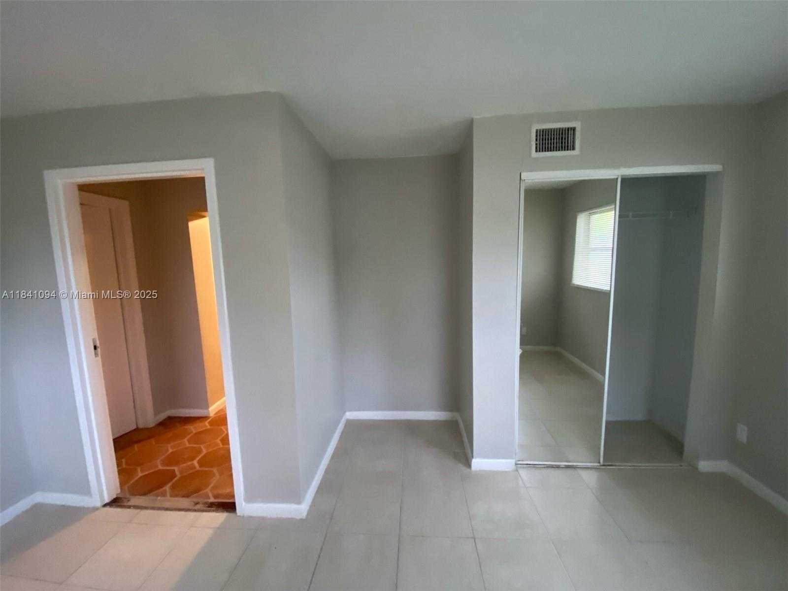 Small Image of 128 SOUTH WEST 7TH TER, Hallandale Beach Number 8