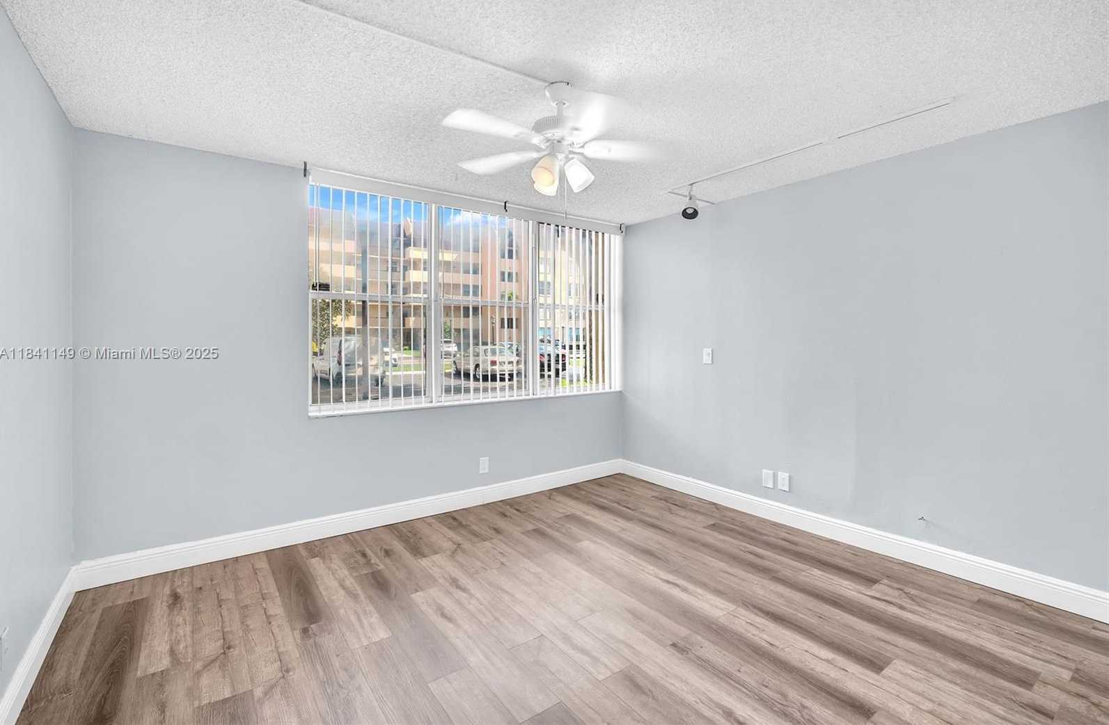 Small Image of 3671 ENVIRON BLVD, Lauderhill Number 16