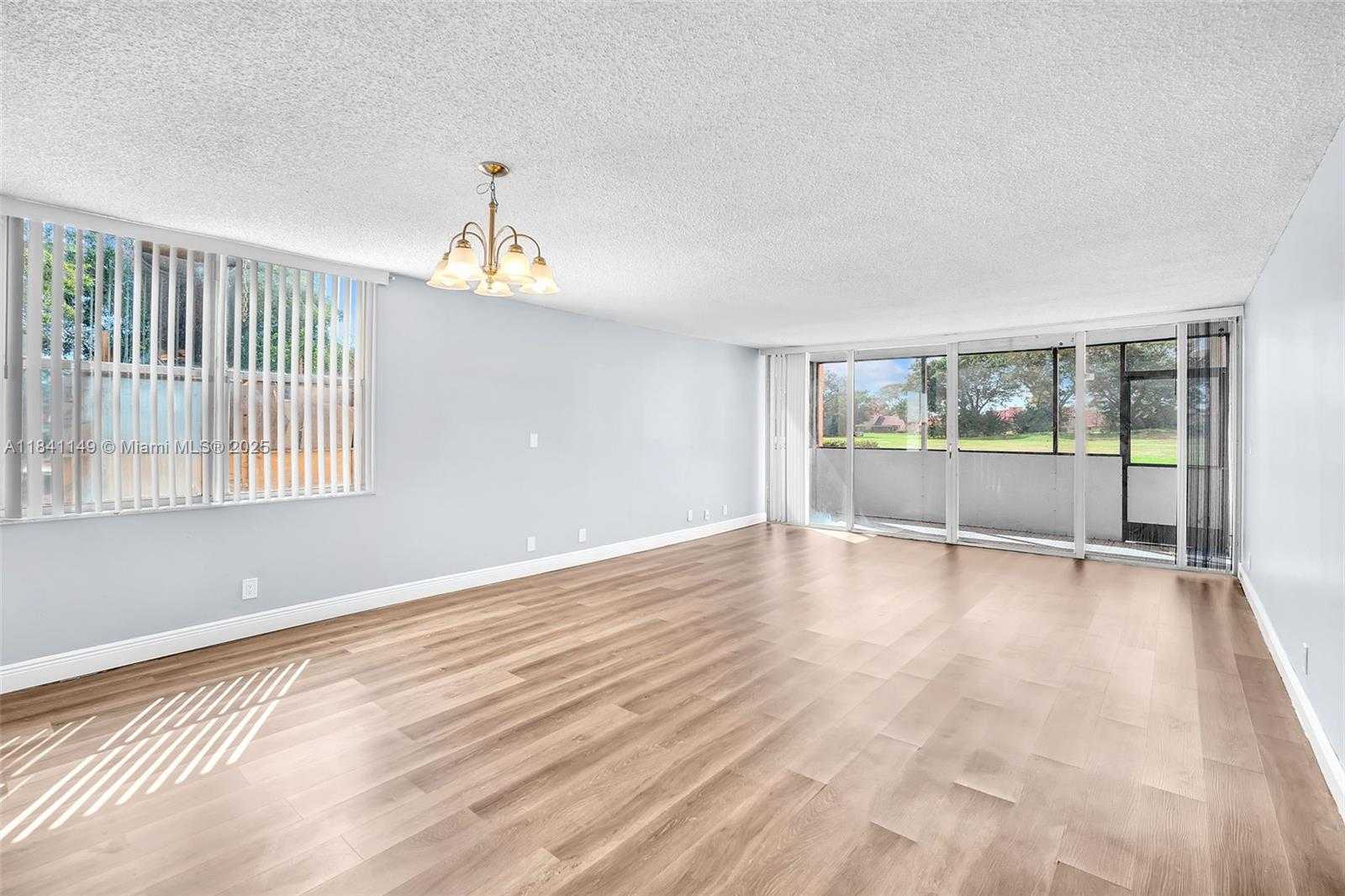 Small Image of 3671 ENVIRON BLVD, Lauderhill Number 17