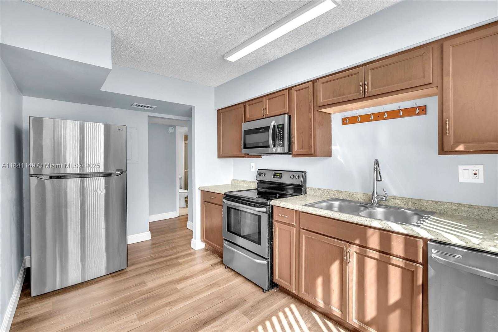 Small Image of 3671 ENVIRON BLVD, Lauderhill Number 19