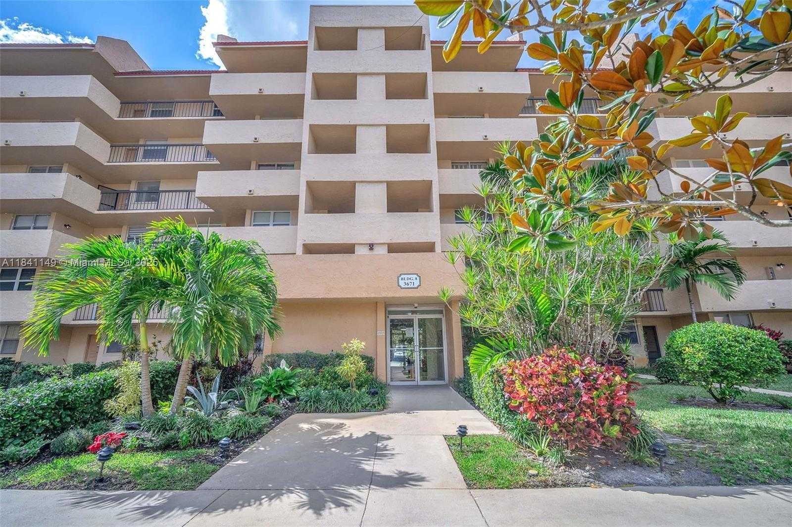 Small Image of 3671 ENVIRON BLVD, Lauderhill Number 2
