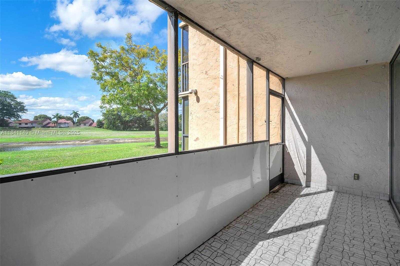 Small Image of 3671 ENVIRON BLVD, Lauderhill Number 27