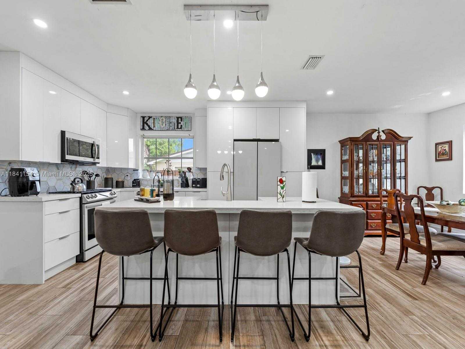 Small Image of 19711 WHISPERING PINES RD, Cutler Bay Number 11