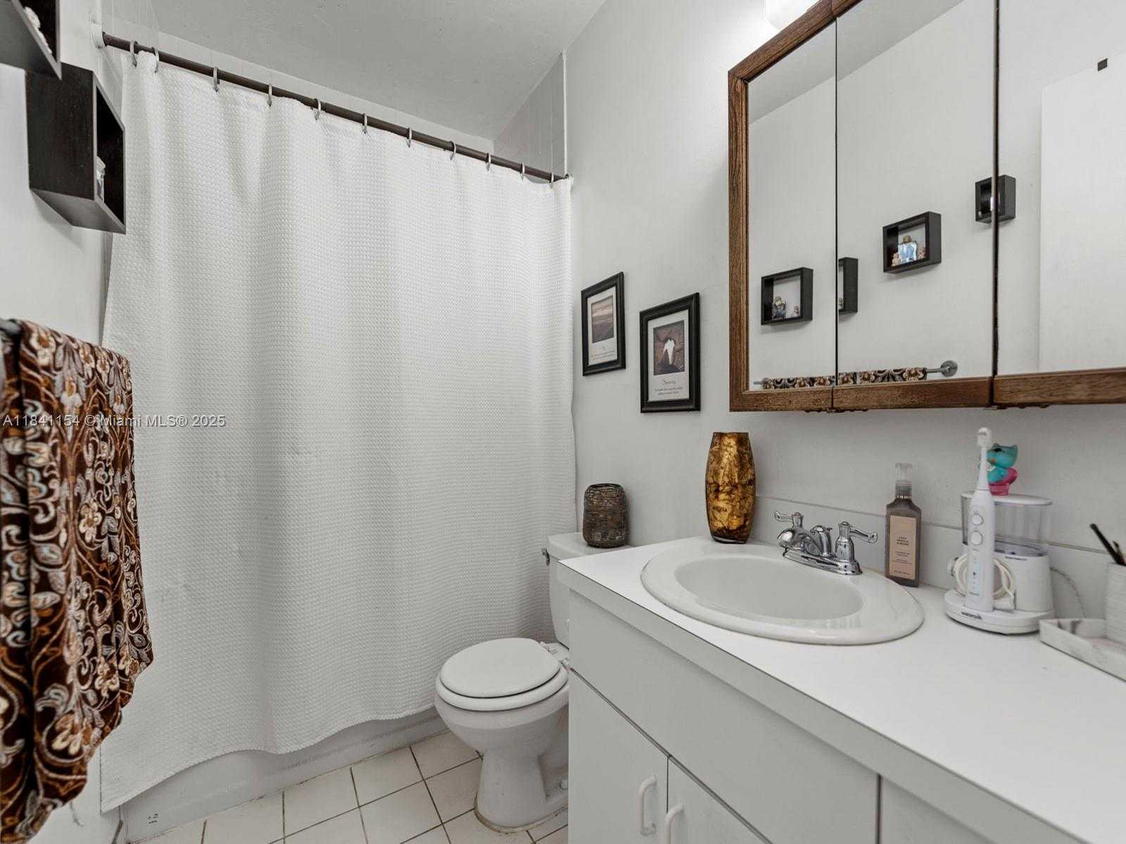 Small Image of 19711 WHISPERING PINES RD, Cutler Bay Number 15