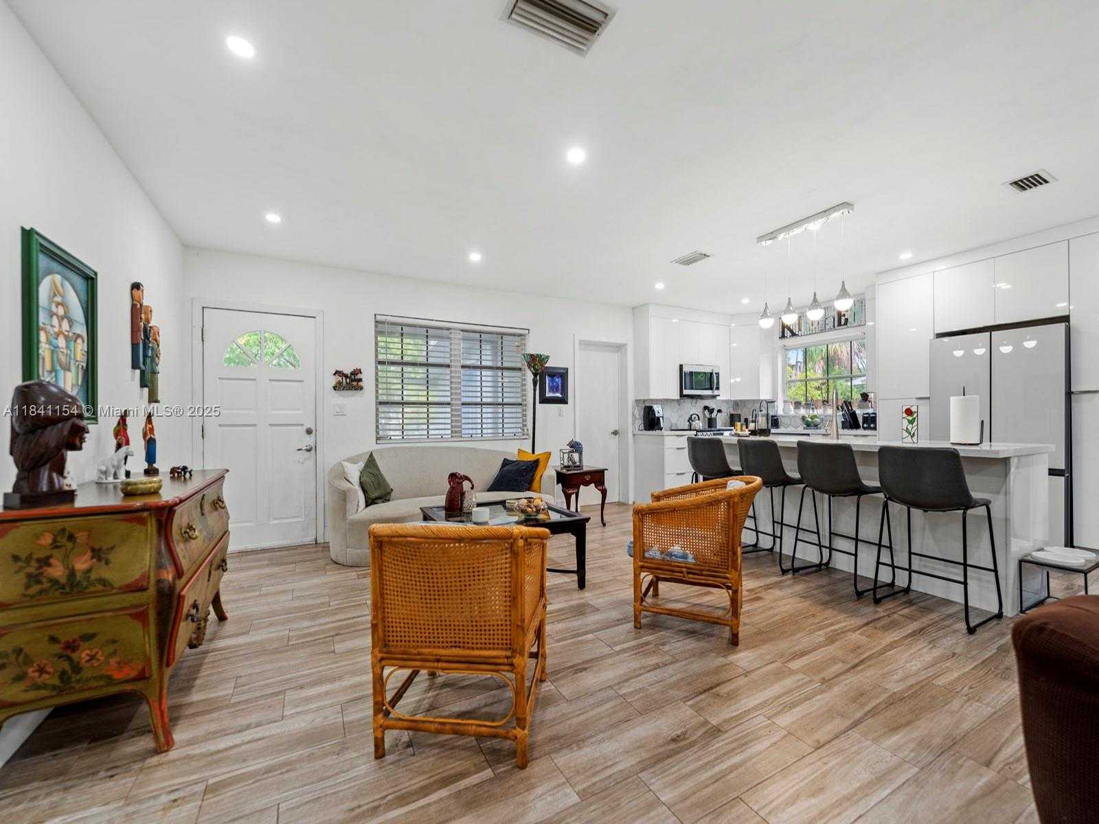 Small Image of 19711 WHISPERING PINES RD, Cutler Bay Number 3