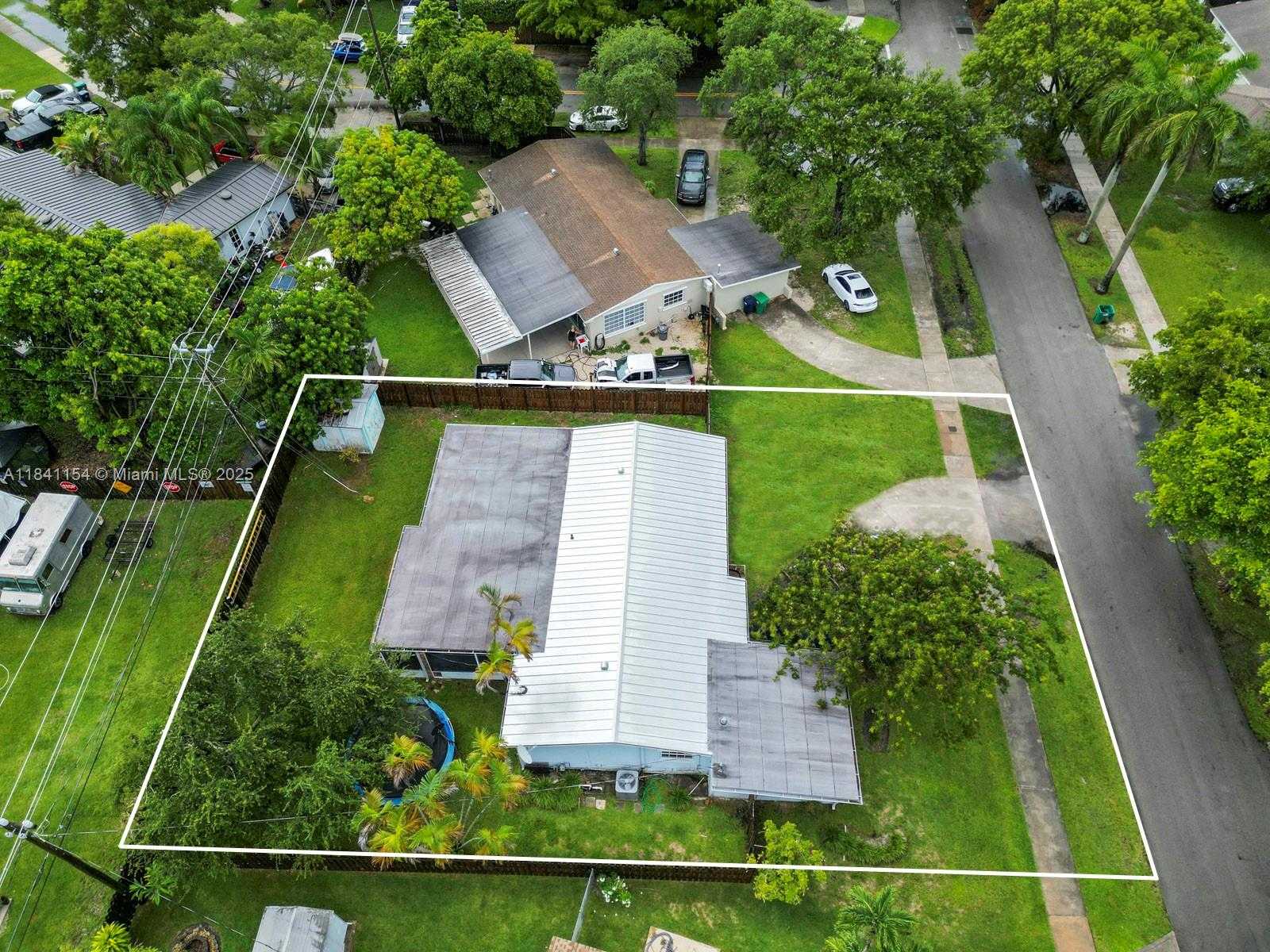 Small Image of 19711 WHISPERING PINES RD, Cutler Bay Number 34