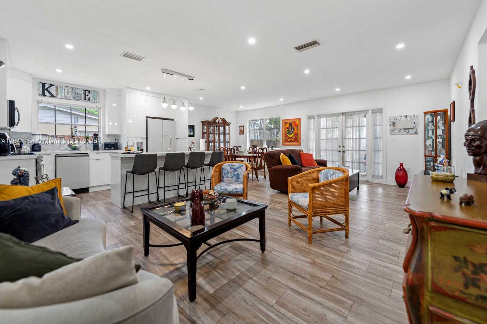 Small Image of 19711 WHISPERING PINES RD, Cutler Bay Number 4
