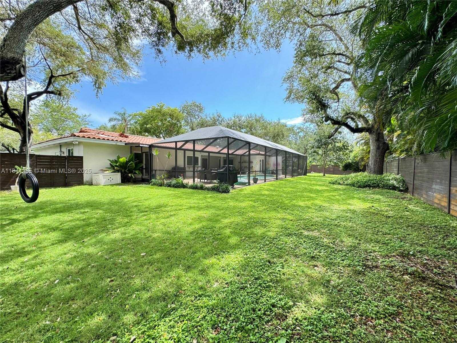 Small Image of 7450 SOUTH WEST 165TH TER, Palmetto Bay Number 3