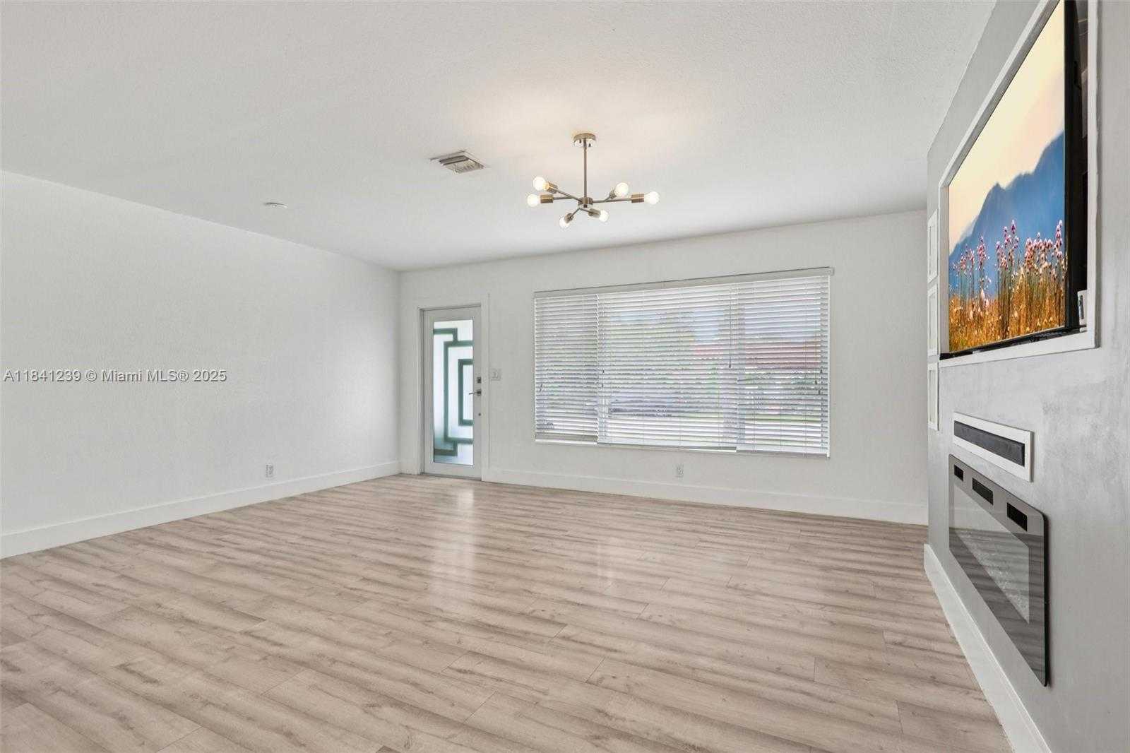 Small Image of 2455 WILEY CT, Hollywood Number 11