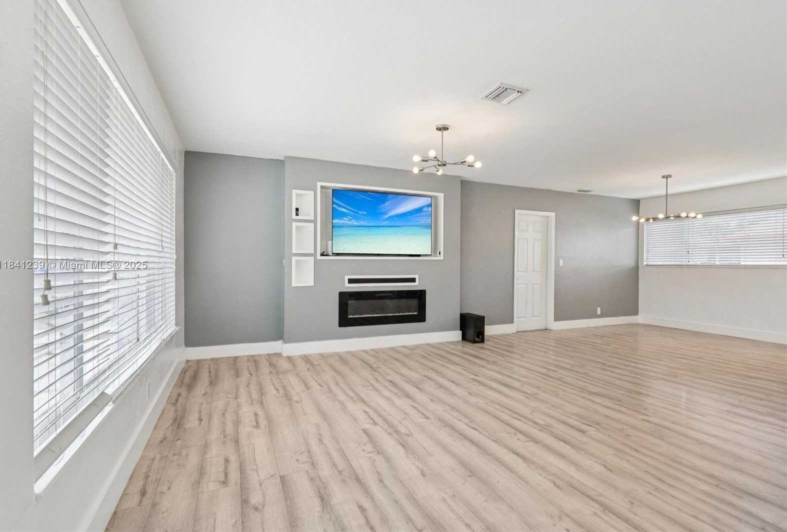 Small Image of 2455 WILEY CT, Hollywood Number 12