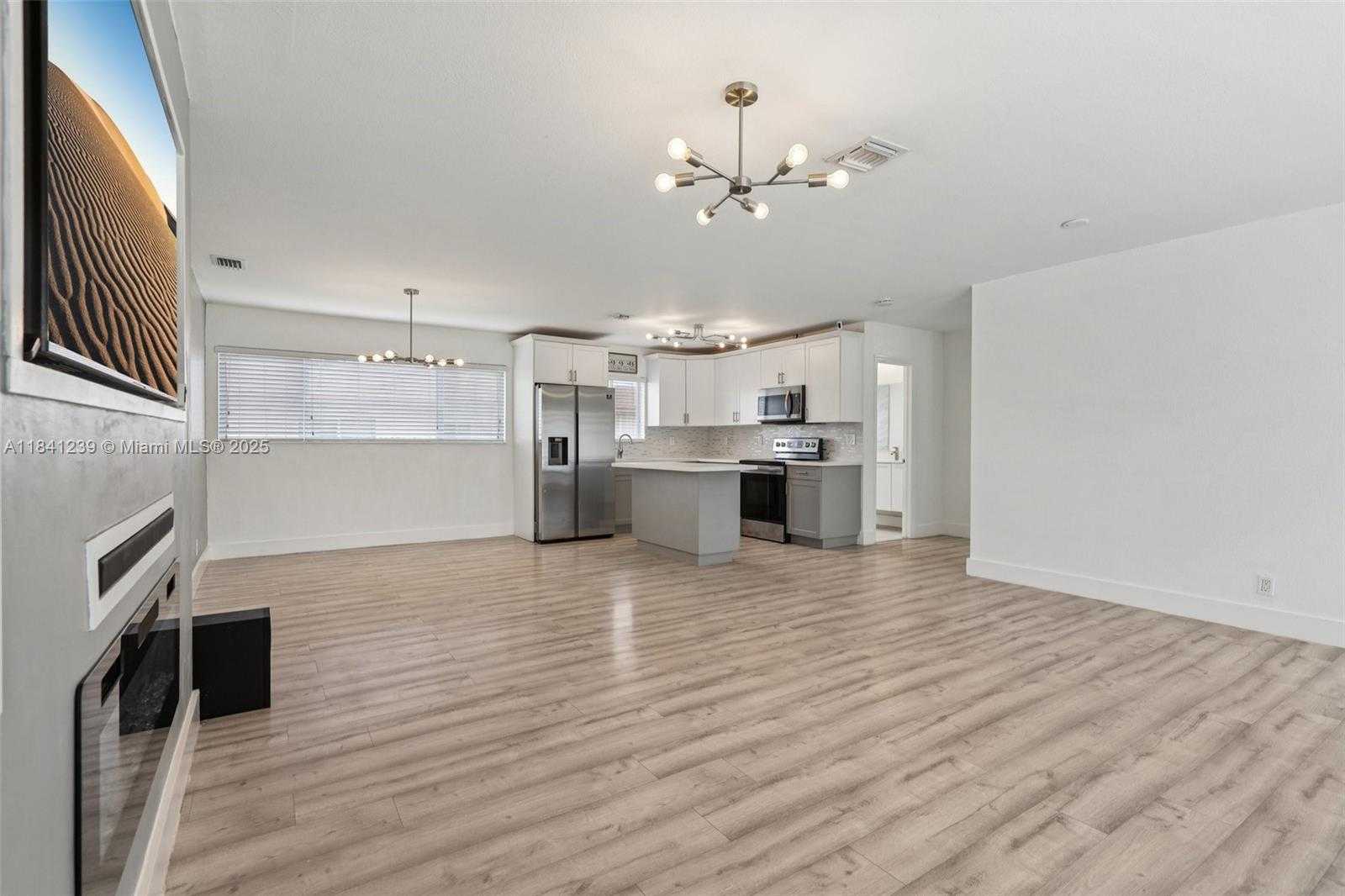 Small Image of 2455 WILEY CT, Hollywood Number 15