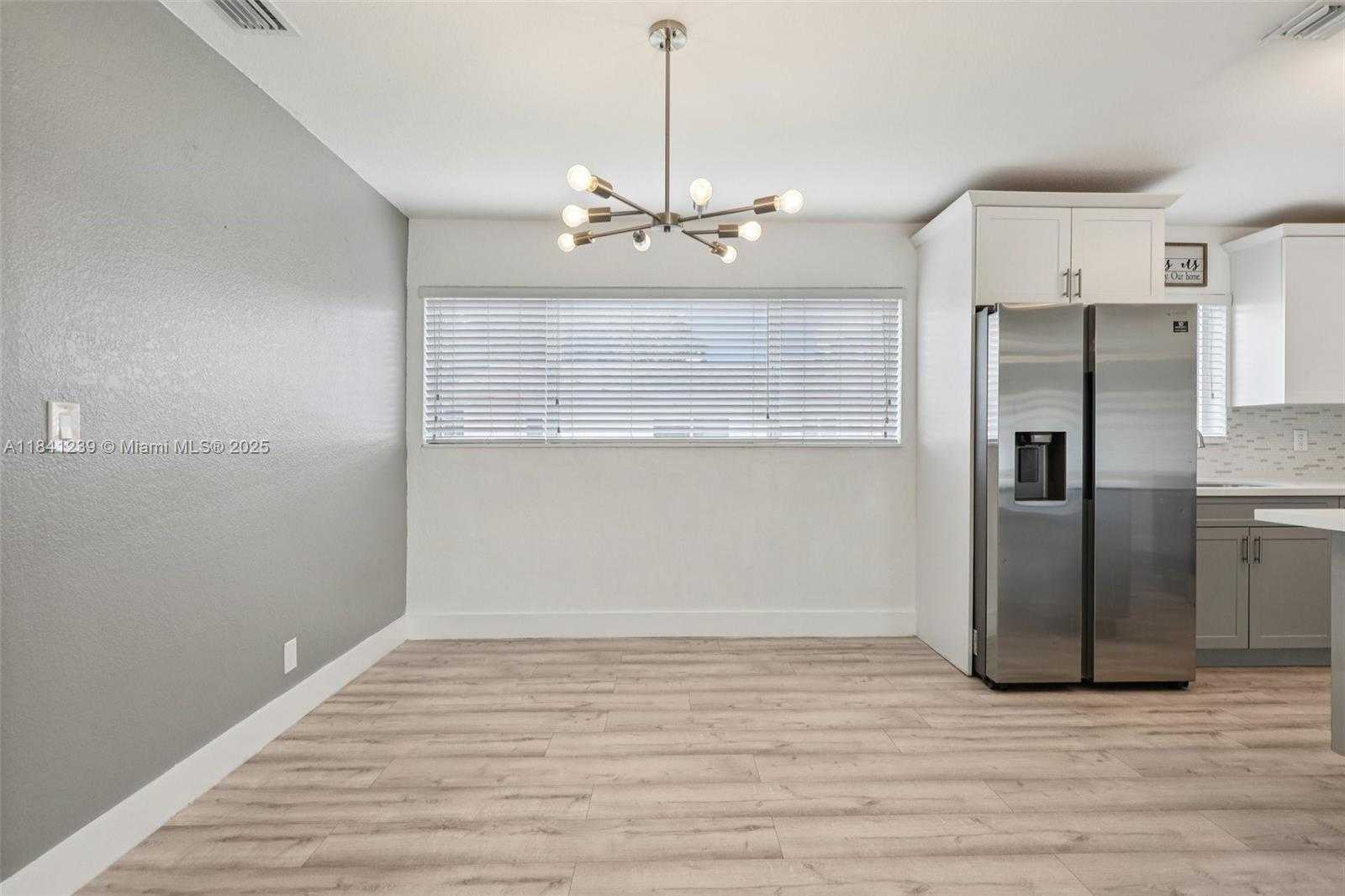 Small Image of 2455 WILEY CT, Hollywood Number 17