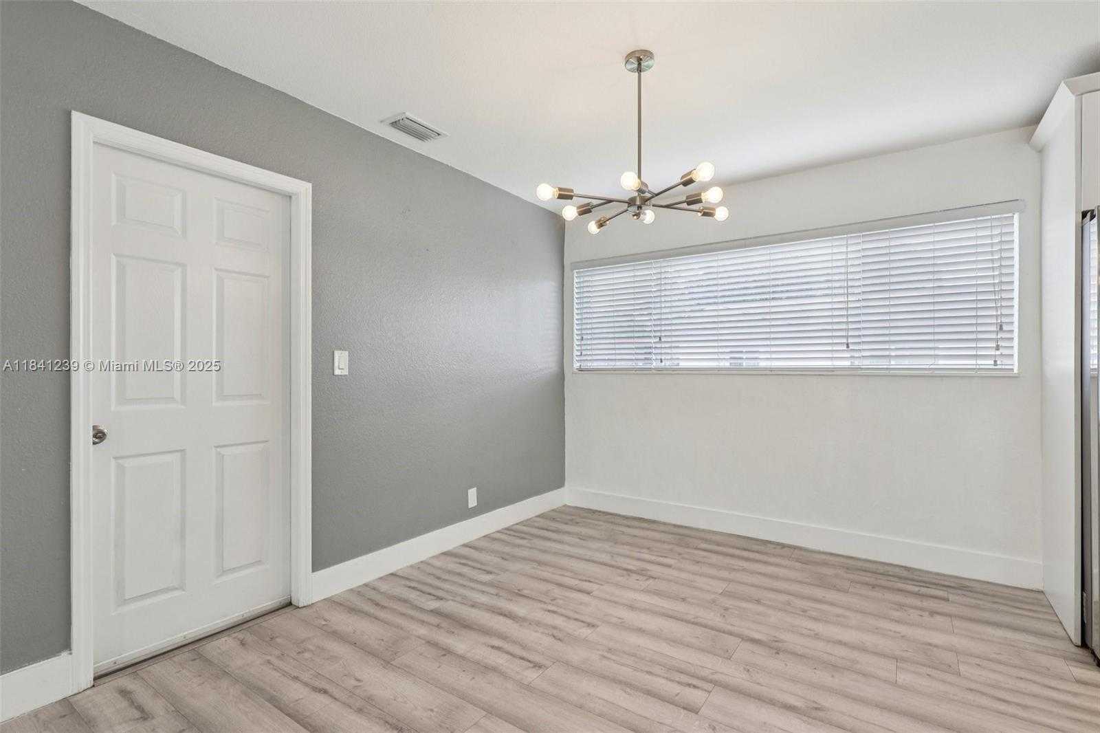 Small Image of 2455 WILEY CT, Hollywood Number 18