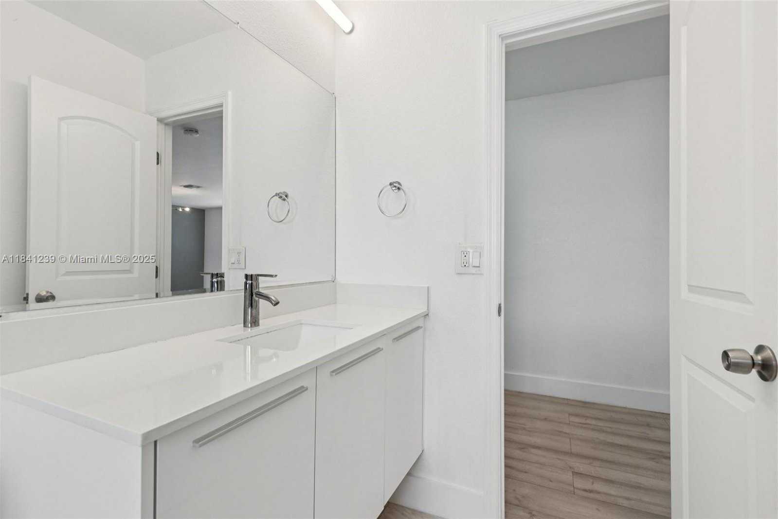 Small Image of 2455 WILEY CT, Hollywood Number 23