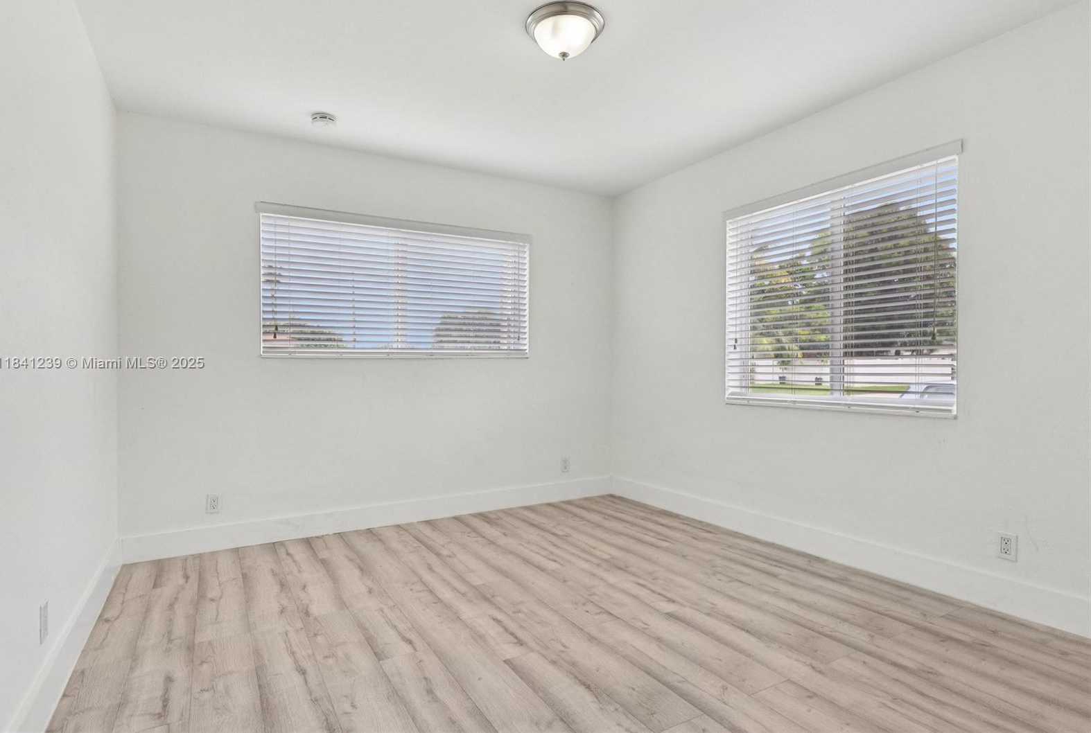 Small Image of 2455 WILEY CT, Hollywood Number 26