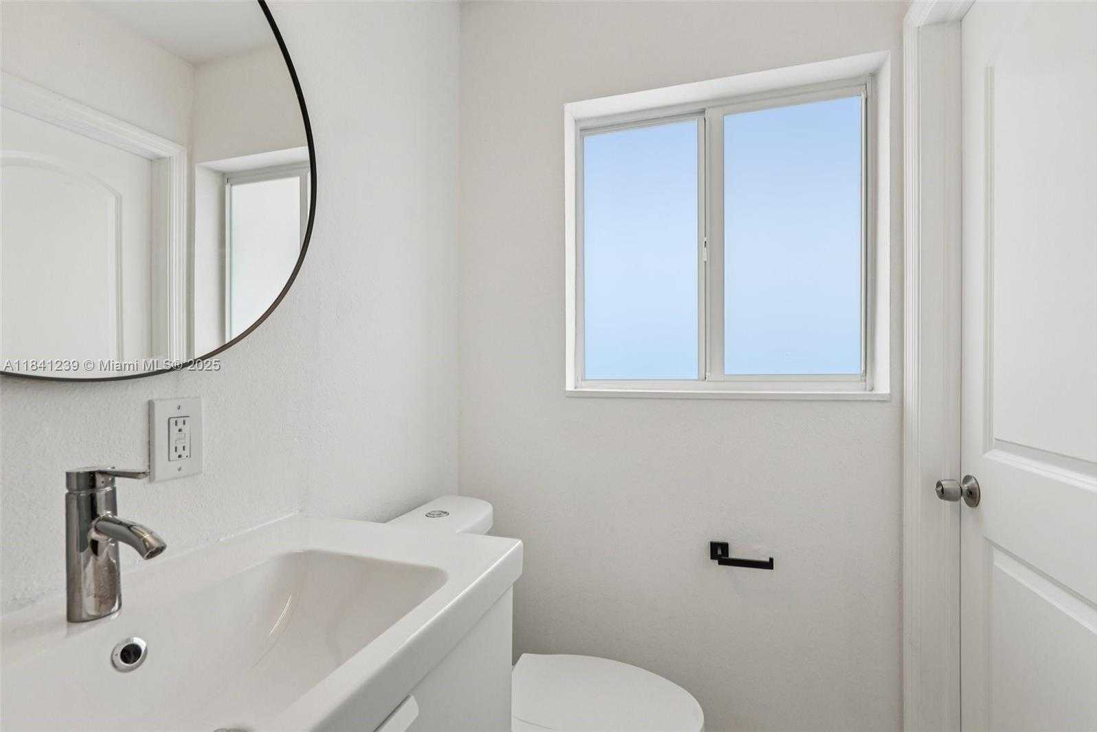 Small Image of 2455 WILEY CT, Hollywood Number 39