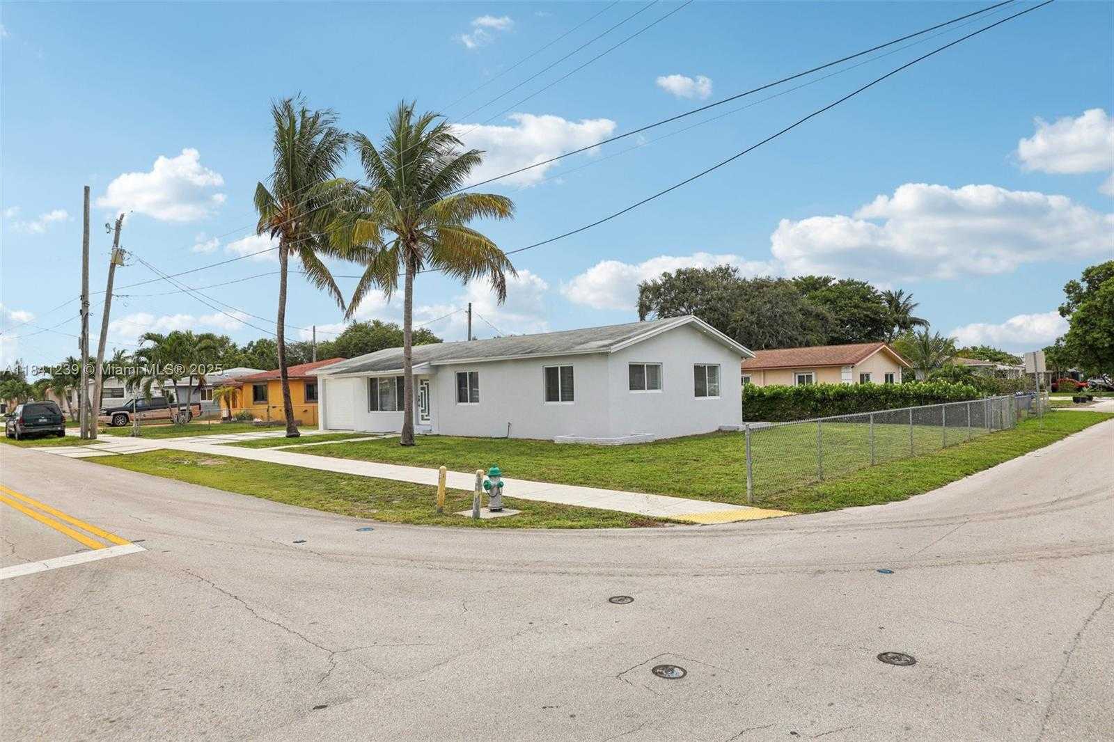 Small Image of 2455 WILEY CT, Hollywood Number 44