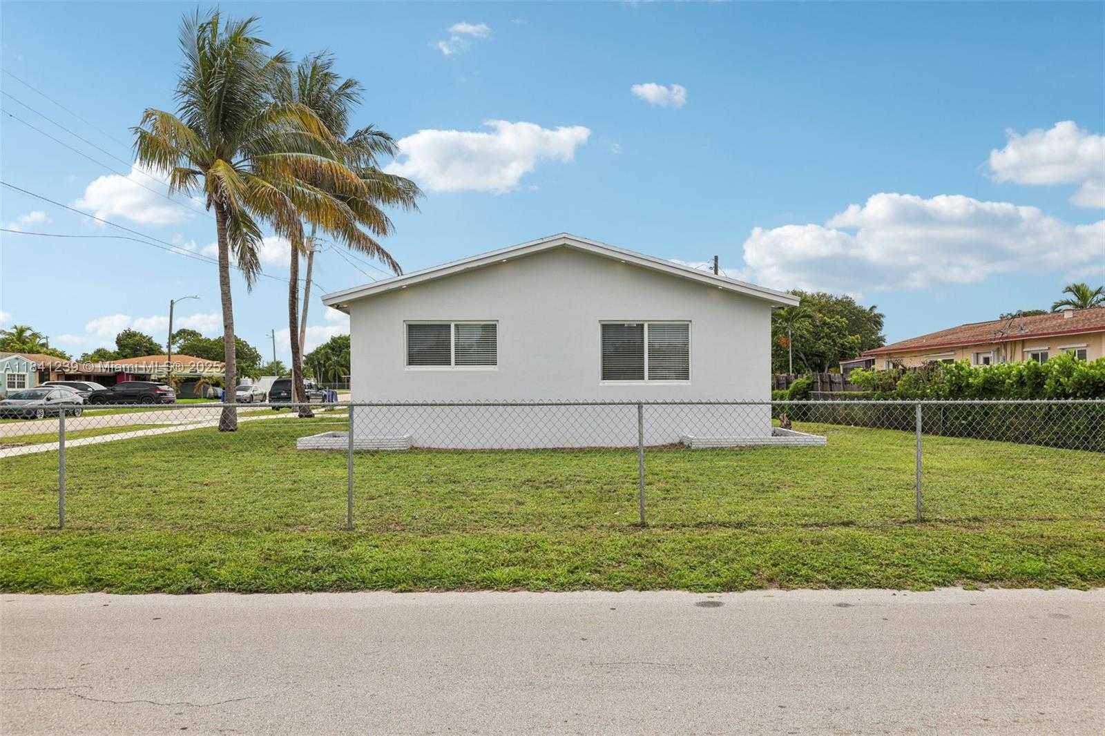 Small Image of 2455 WILEY CT, Hollywood Number 45