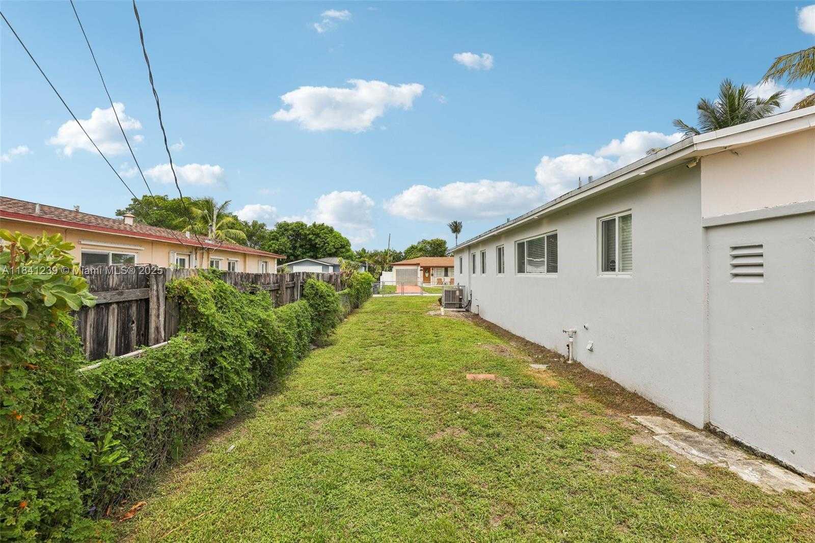 Small Image of 2455 WILEY CT, Hollywood Number 46