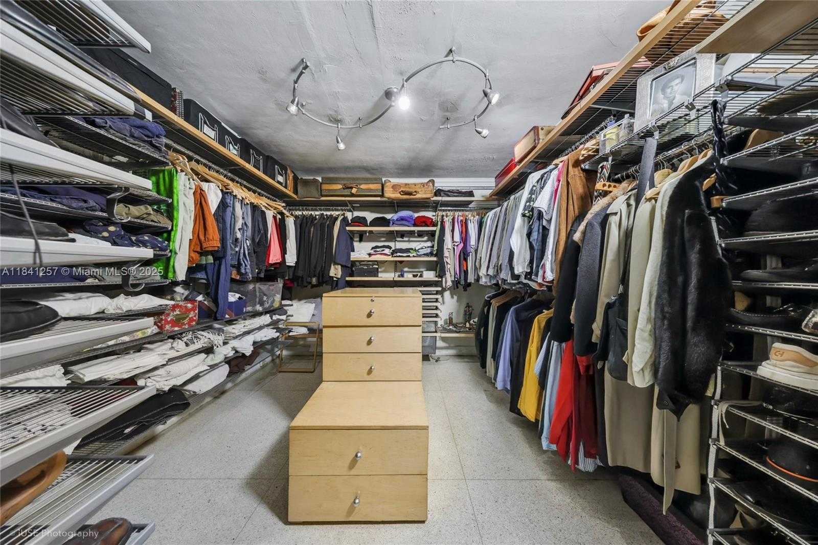 Small Image of 1615 SOUTH MIAMI AVE, Miami Number 12