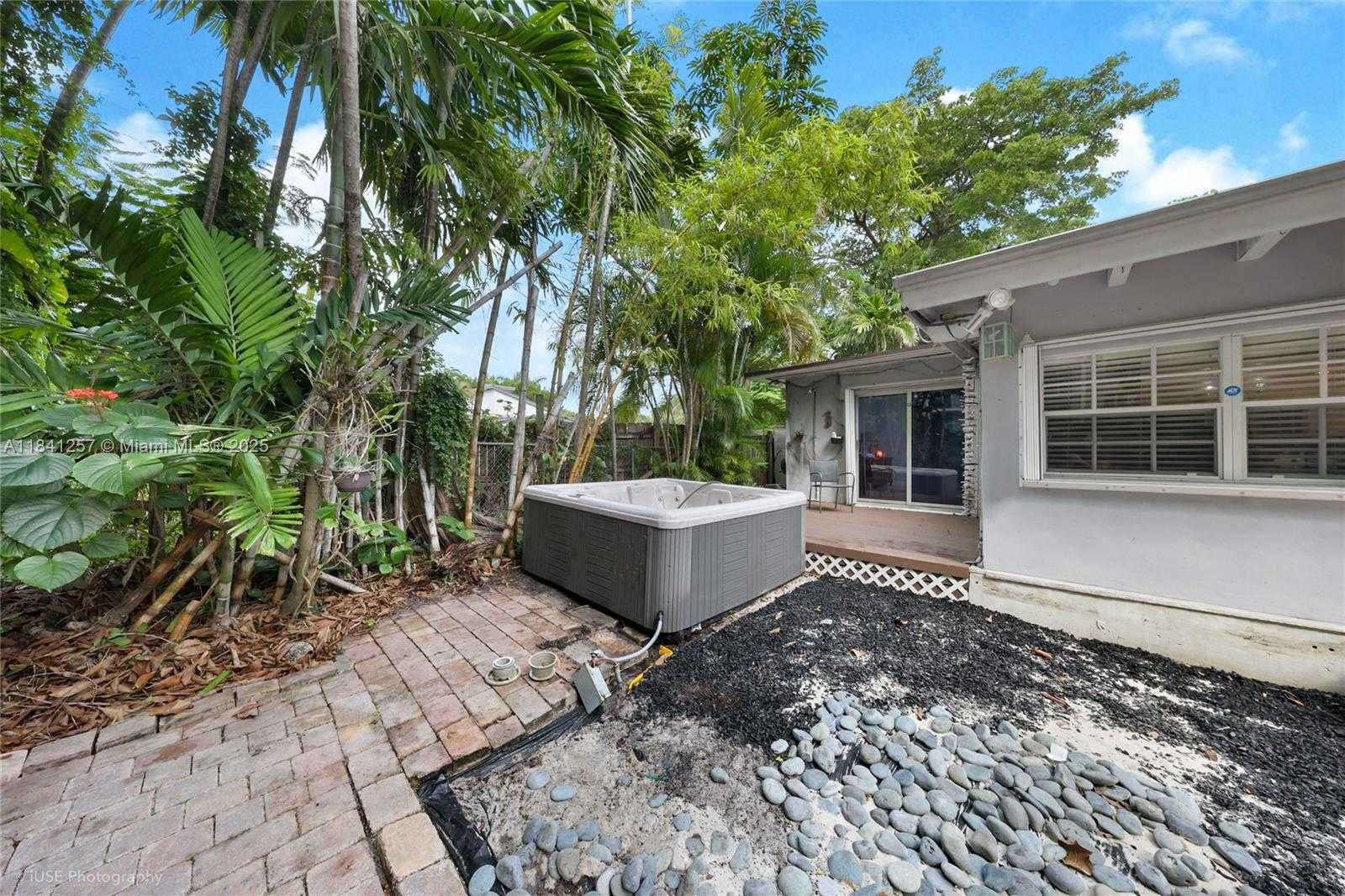 Small Image of 1615 SOUTH MIAMI AVE, Miami Number 19