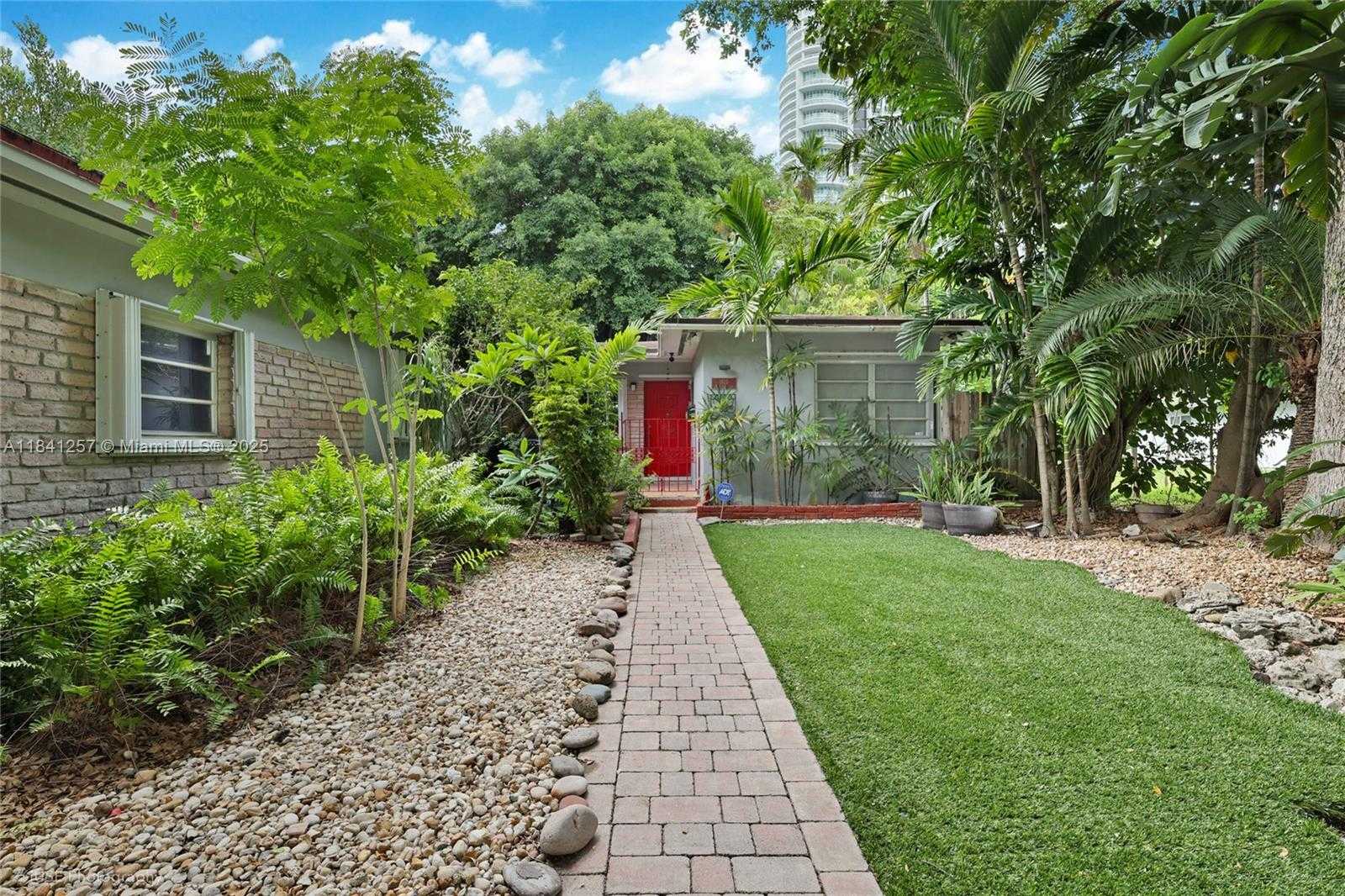 Small Image of 1615 SOUTH MIAMI AVE, Miami Number 2