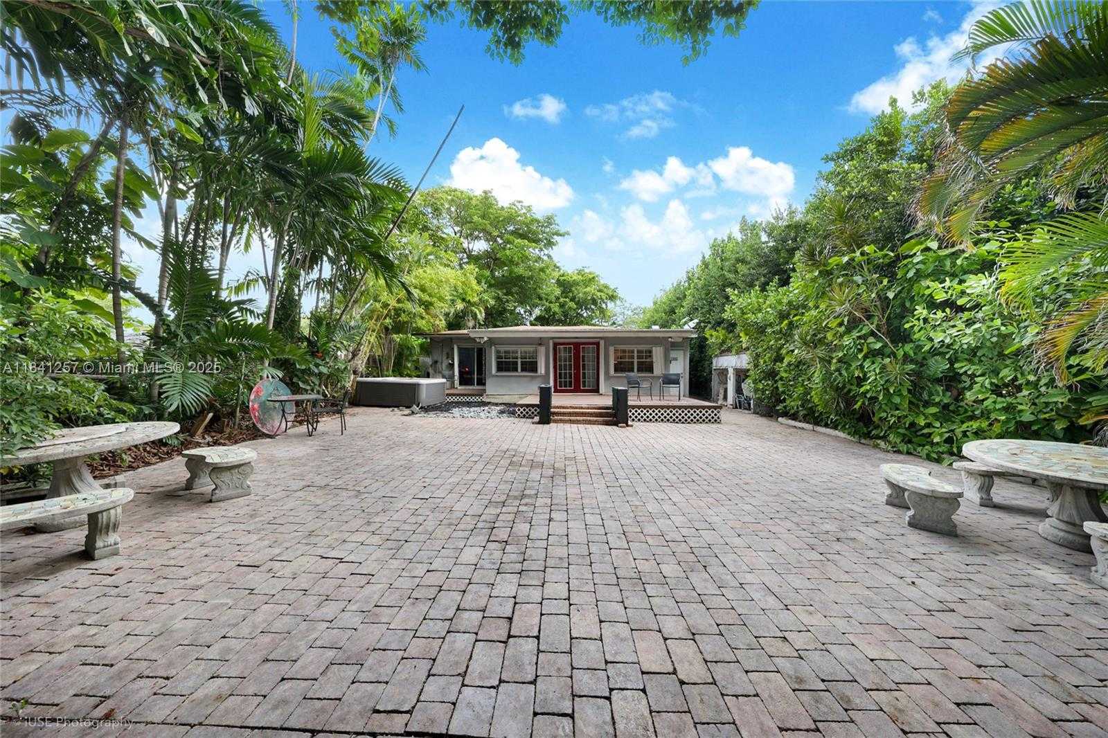 Small Image of 1615 SOUTH MIAMI AVE, Miami Number 20
