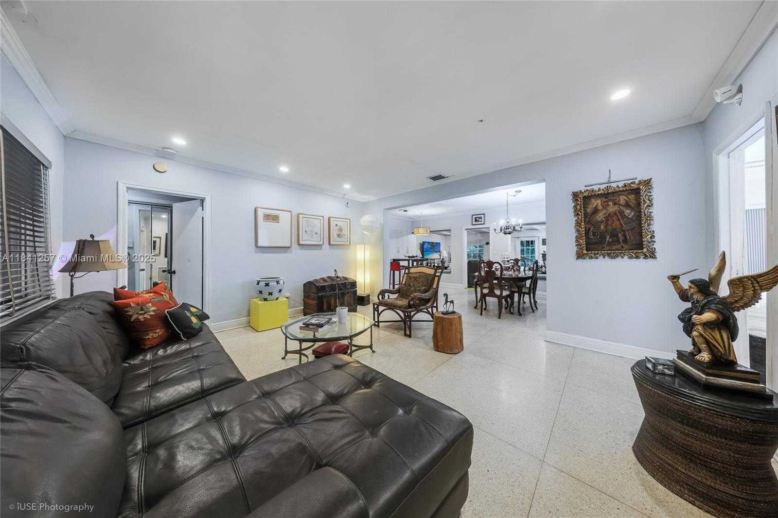 Small Image of 1615 SOUTH MIAMI AVE, Miami Number 3