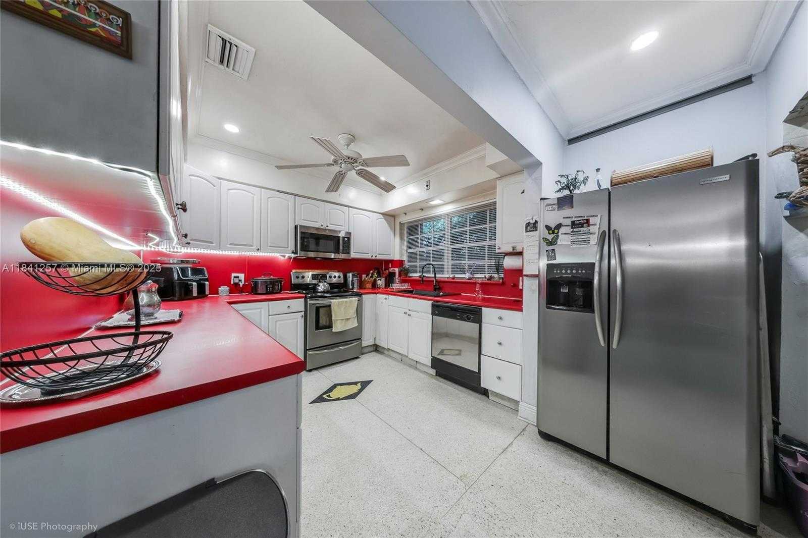 Small Image of 1615 SOUTH MIAMI AVE, Miami Number 6