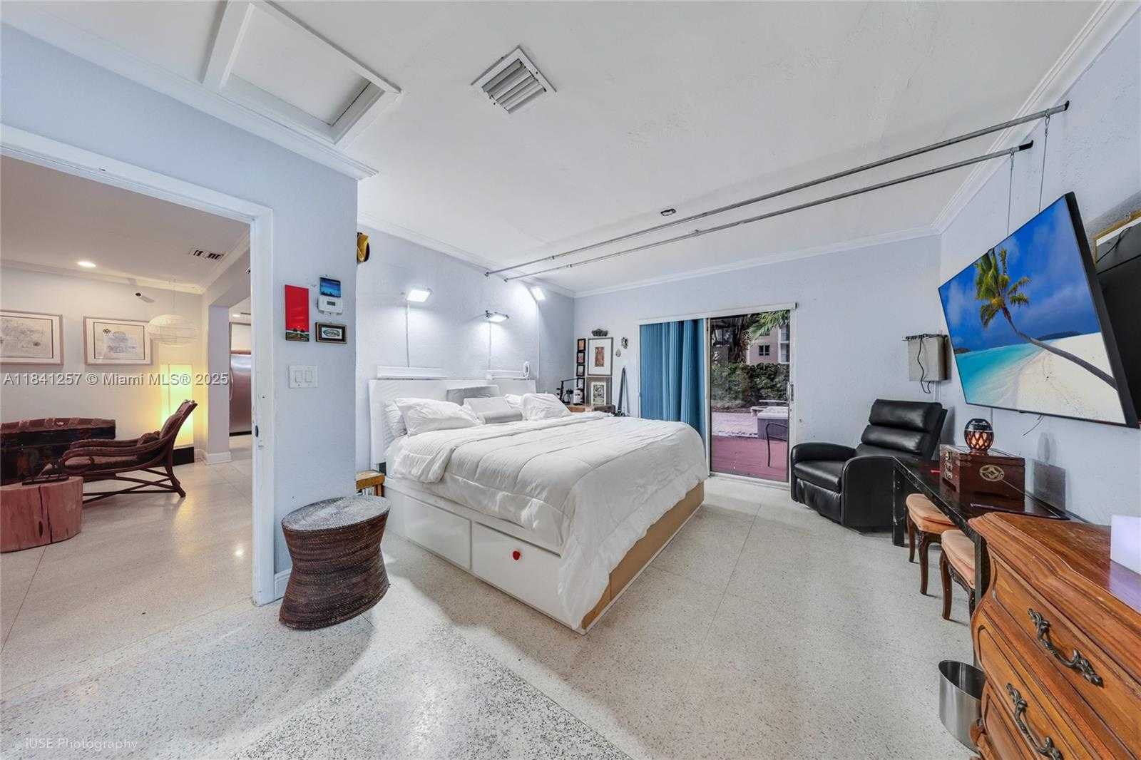 Small Image of 1615 SOUTH MIAMI AVE, Miami Number 8