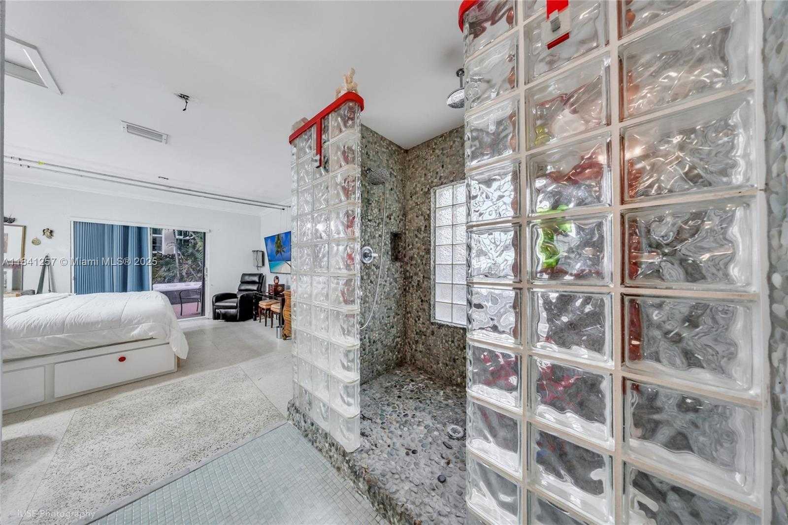 Small Image of 1615 SOUTH MIAMI AVE, Miami Number 9