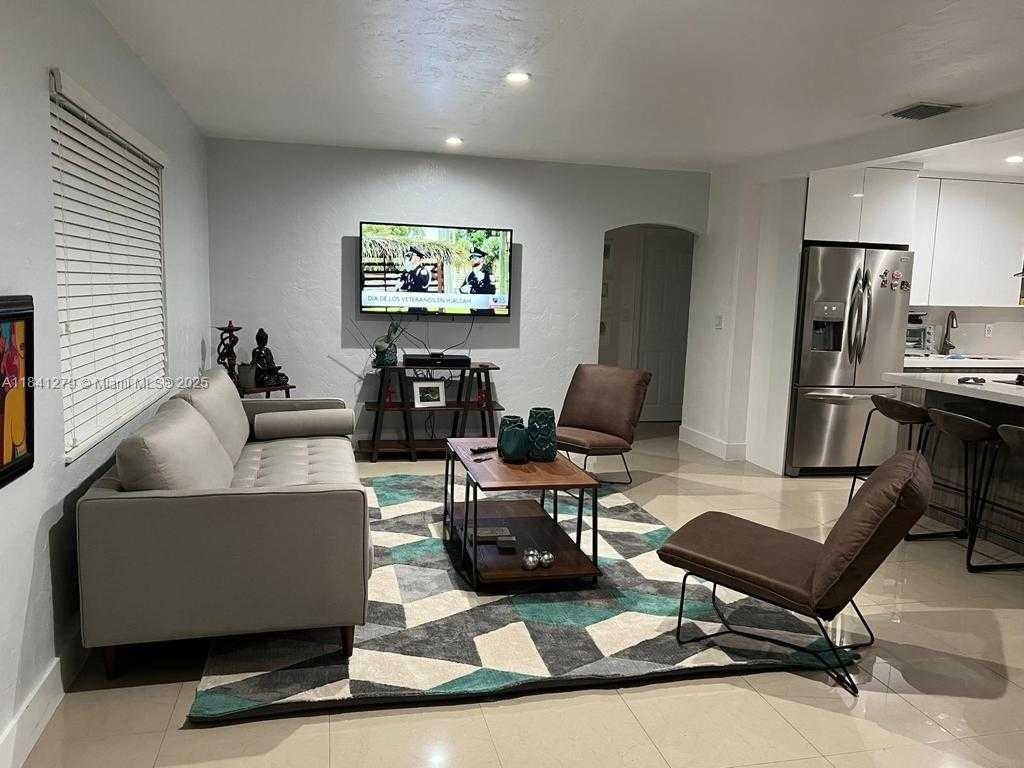 Small Image of 80 CARLISLE DR, Miami Springs Number 3