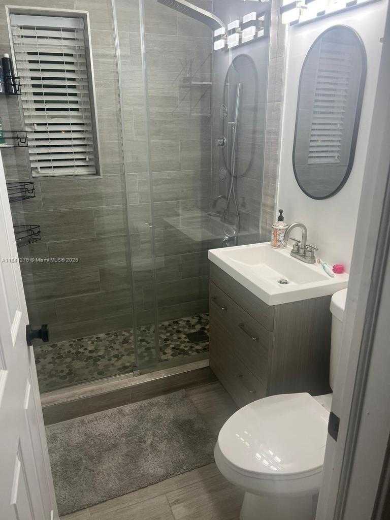 Small Image of 80 CARLISLE DR, Miami Springs Number 7