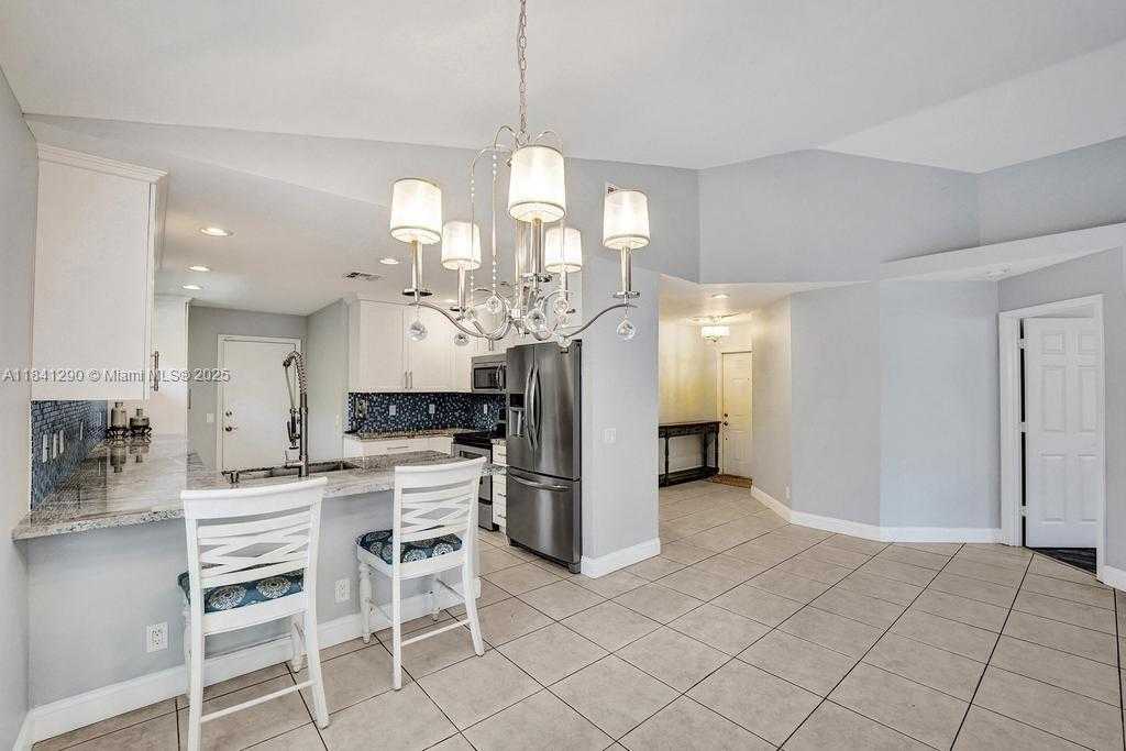 Small Image of 2702 ARBORWOOD RD, Davie Number 13