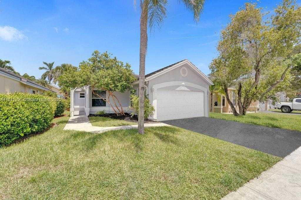 Small Image of 2702 ARBORWOOD RD, Davie Number 2