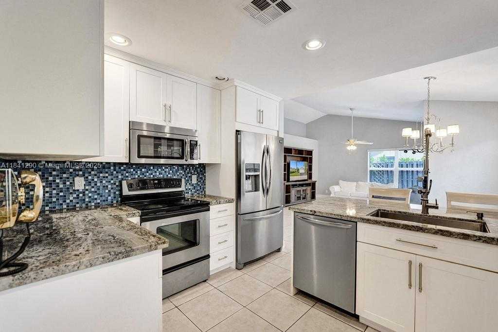 Small Image of 2702 ARBORWOOD RD, Davie Number 21