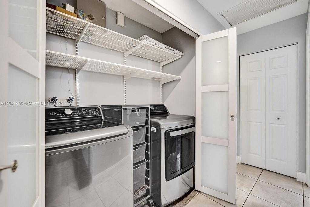 Small Image of 2702 ARBORWOOD RD, Davie Number 24