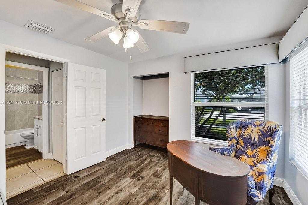 Small Image of 2702 ARBORWOOD RD, Davie Number 25