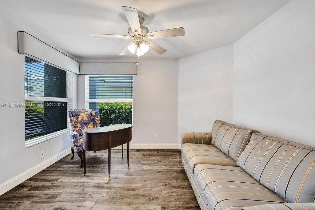 Small Image of 2702 ARBORWOOD RD, Davie Number 26