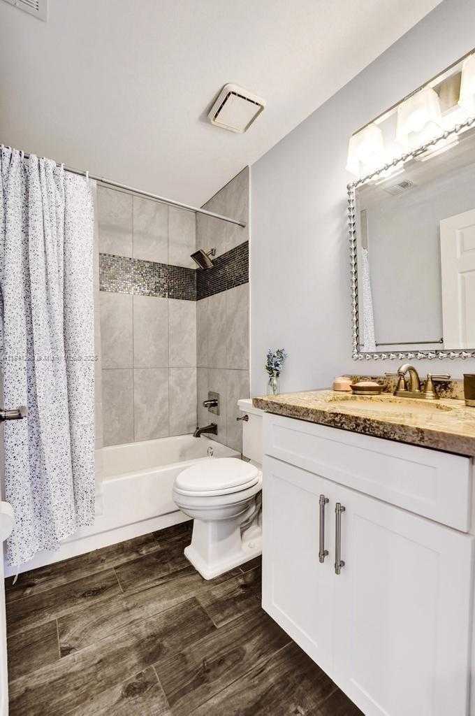 Small Image of 2702 ARBORWOOD RD, Davie Number 27