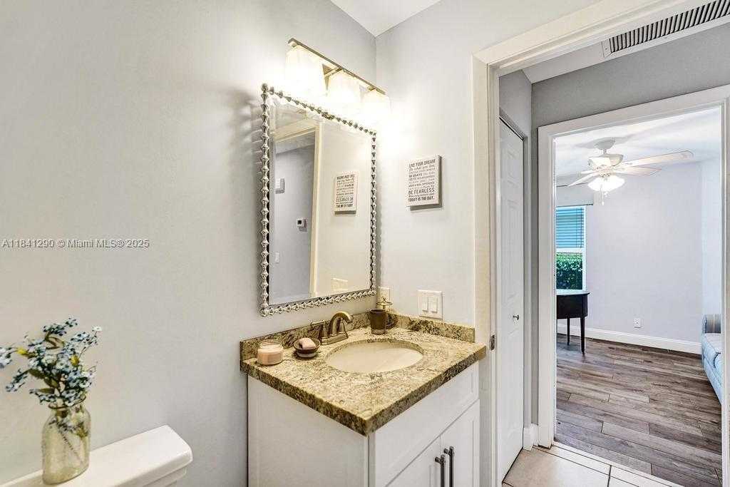 Small Image of 2702 ARBORWOOD RD, Davie Number 28