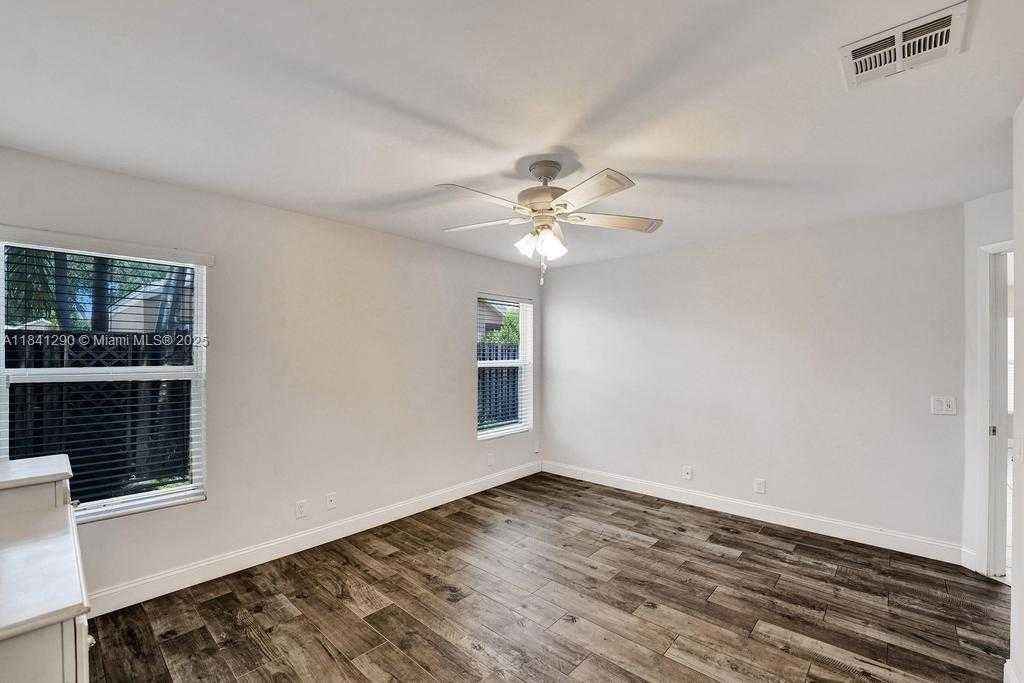 Small Image of 2702 ARBORWOOD RD, Davie Number 29