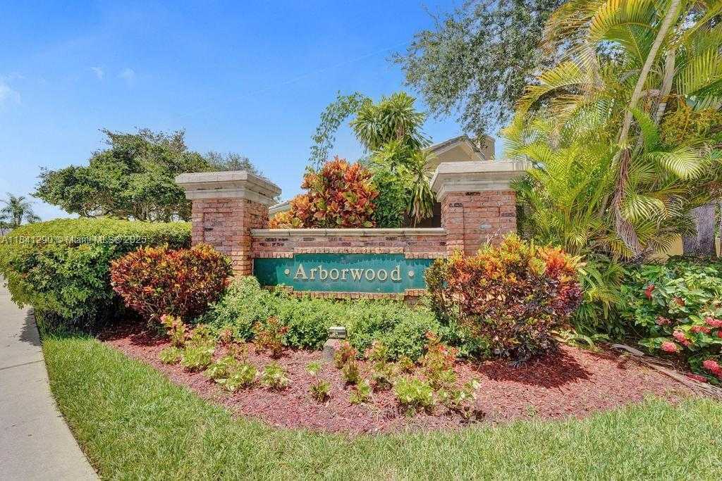 Small Image of 2702 ARBORWOOD RD, Davie Number 3