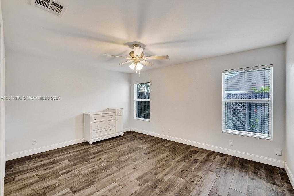 Small Image of 2702 ARBORWOOD RD, Davie Number 31