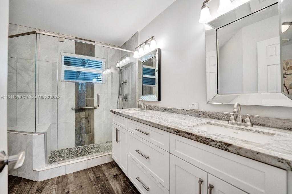 Small Image of 2702 ARBORWOOD RD, Davie Number 33