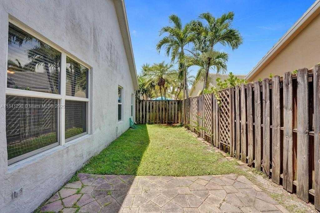 Small Image of 2702 ARBORWOOD RD, Davie Number 39