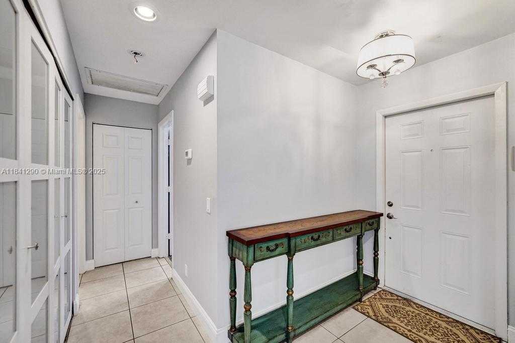 Small Image of 2702 ARBORWOOD RD, Davie Number 5